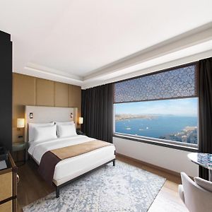 Camera con letto king size d'angolo